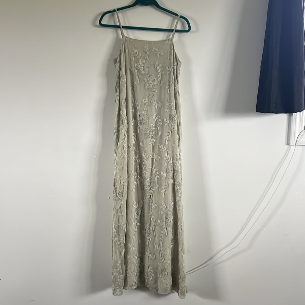 NAKD embroidered maxi dress in light green - Picture 3 of 14